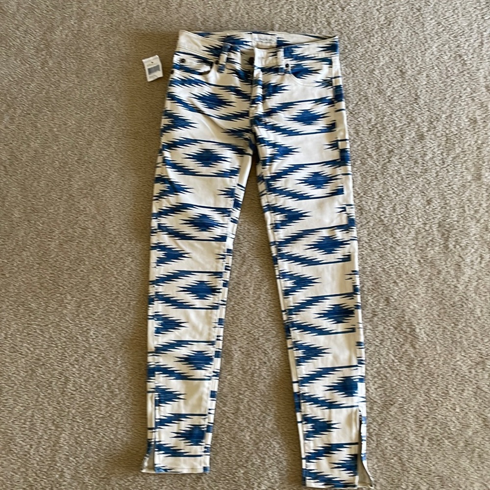 NWT Ralph Lauren jeans. Size 25 White and blue jeans with zipper detail at ankle